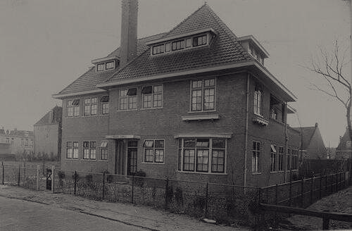 Huize Dina, Duinlustparkweg, Santpoort, ca. 1930.