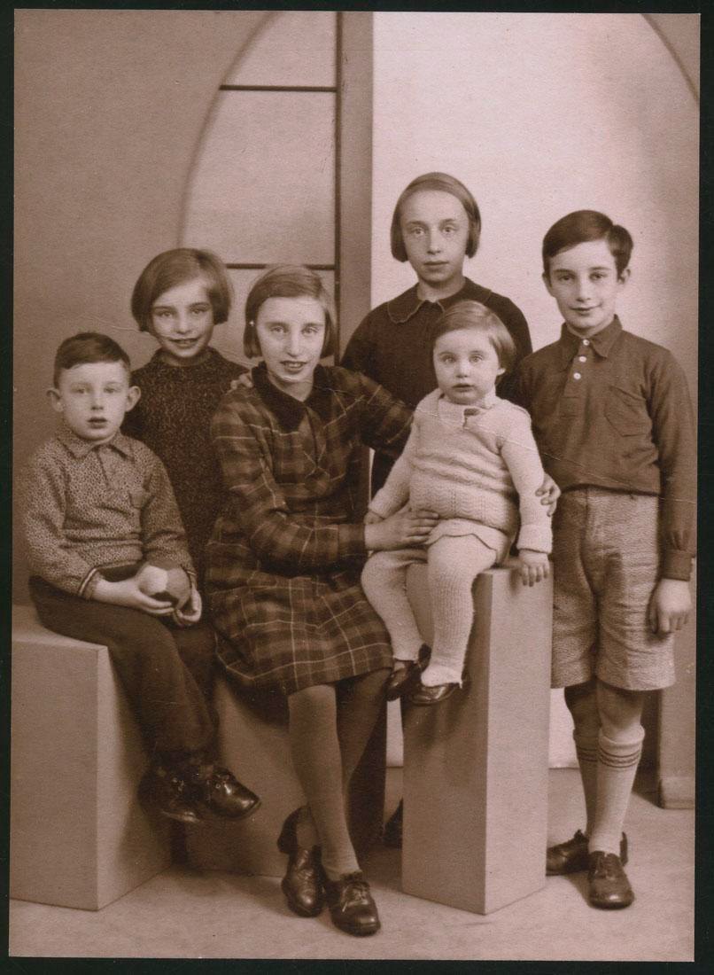 The Engers children, ca. 1940 — Mina in the middle, holding the youngest.
